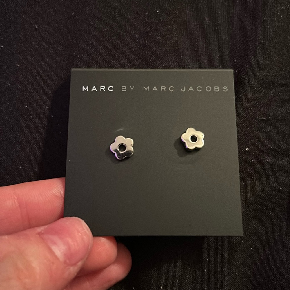 Rare Marc Jacobs daisy earrings